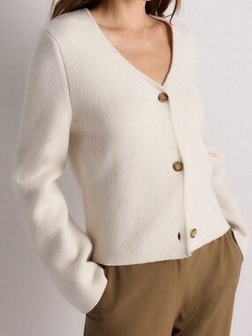 Quince Mongolian Cashmere Structured
V-Neck Cardigan
L11